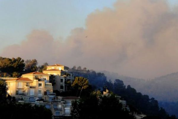 Incendie D Ensues La Redonne Fixe Mais Sous Haute Surveillance