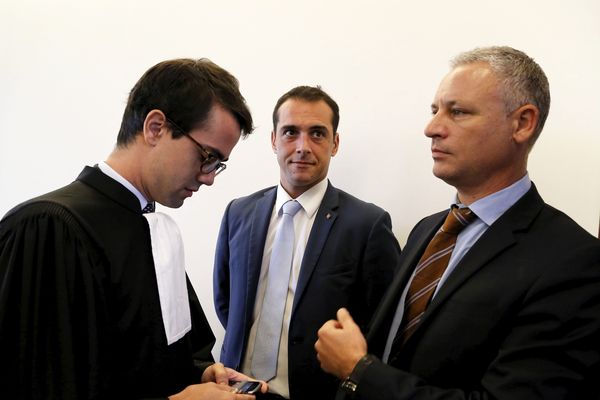 Au tribunal administratif recours contre l’élection de Joris Hebrard à la mairie du Pontet au centre sur l'image avec l'avocat Pelloquin et Xavier Magnin directeur de cabinet 