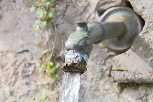 Le maire de Lons-le-Saunier augmente de 40 % le coût de l'eau l'été et la baisse de 30 % l'hiver.