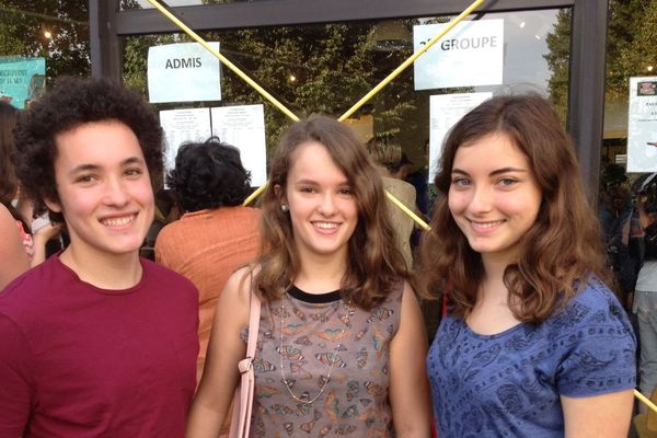 Héloïse, Anaïs et Etienne ont 17 ans et demi. Arrivés du Val d'Oise en septembre 2014, ces triplés ont intégré une classe de terminale ES au lycée Dumézil de Vernon.