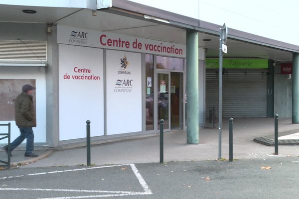 Face à l'afflux, le centre de vaccination de Compiègne pourrait changer de locaux.