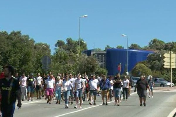 Marche blanche en hommage à Ichem Guerriche, dans les rues de Saint-Raphaël et Fréjus, le 5 septembre 2015