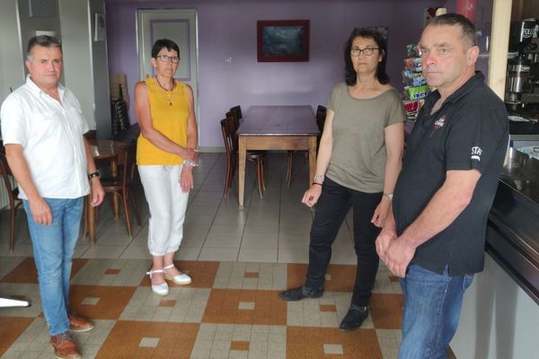 Mis en examen pour violence aggravée lors d'une tentative de cambriolage, un buraliste de Montrevel (Isère) et son épouse jettent l'éponge.