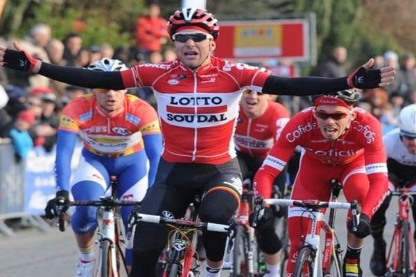 Le Français Tony Gallopin a remporté l'avant-dernière étape, dans le mur de Laudun (Gard)