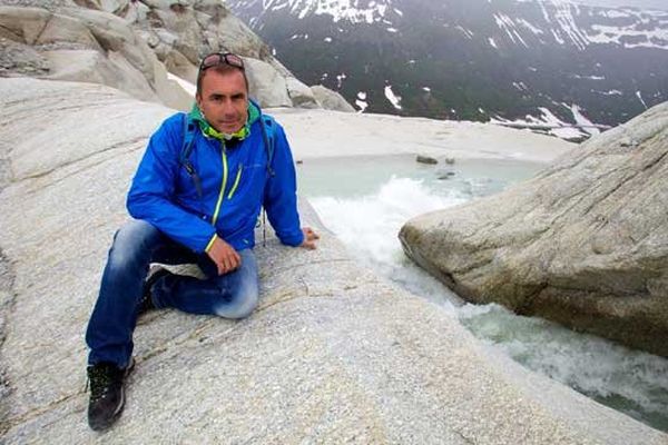 Laurent Guillaume sur le glacier du Rhône