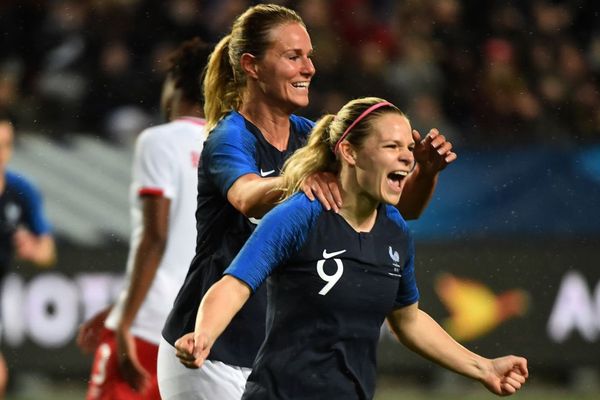 La Bretonne Eugénie Le Sommer, après avoir marqué son penalty, lors du match amical des Bleues face au Canada - 9/04/2018