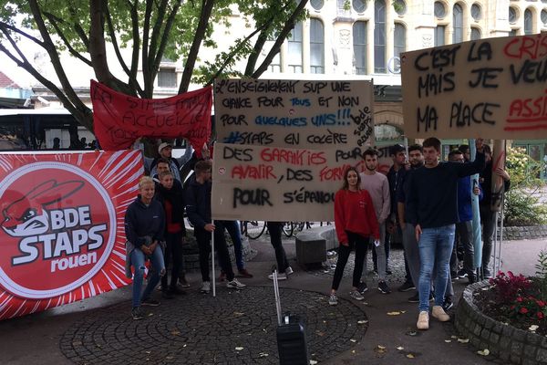 Rouen :  au départ de la manifestation des STAPS  à 13h50 le mardi 19 septembre 2017