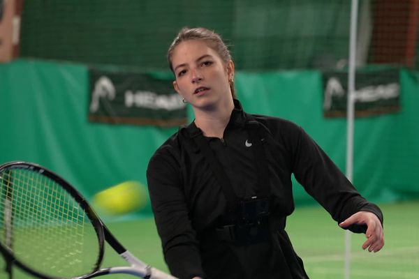 Manon Doyen fait partie des 150 meilleures joueuses seniors de tennis de la région.