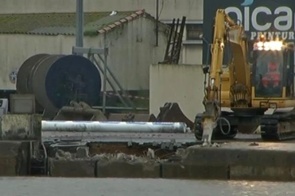 La partie endommagée du quai aux Sables d'Olonne