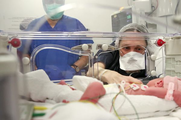 Micha, le premier bébé né en 2019 d'une maman ayant bénéficié en France d'une greffe d'utérus. C'est à ce jour le seul cas dans l'hexagone. Le CHU de Rennes espère pouvoir effectuer sa première transplantation utérine d'ici 2023.