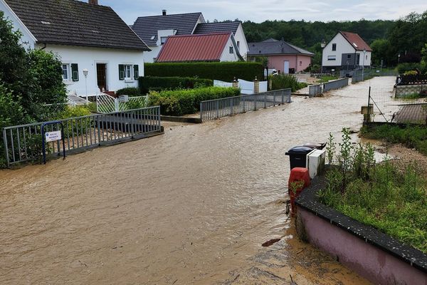 Inondation dans les rues de Durmenach (68), le 26 juin 2024