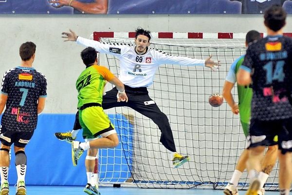 Rencontre entre les Girondins de Bordeaux Handball Club et l'équipe de Billère Pau Pyrénées le 18 octobre 2013