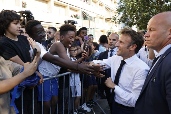 Emmanuel Macron en visite à la cité de la Busserine le 26 juin 2023.