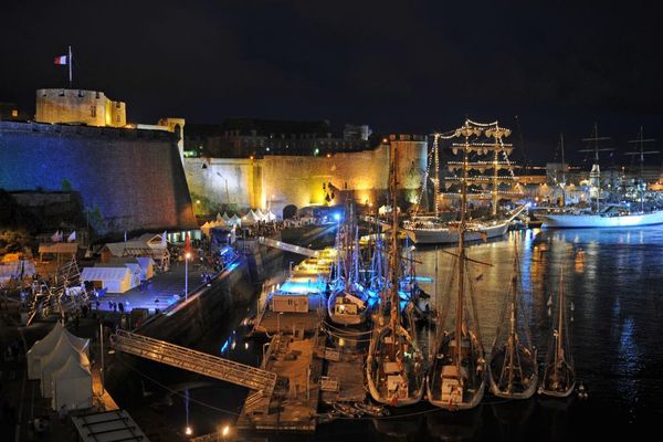 Du 13 au 19 Juillet 2016, Brest va accueillir des centaines de vieux bateaux restaurés avec soin.