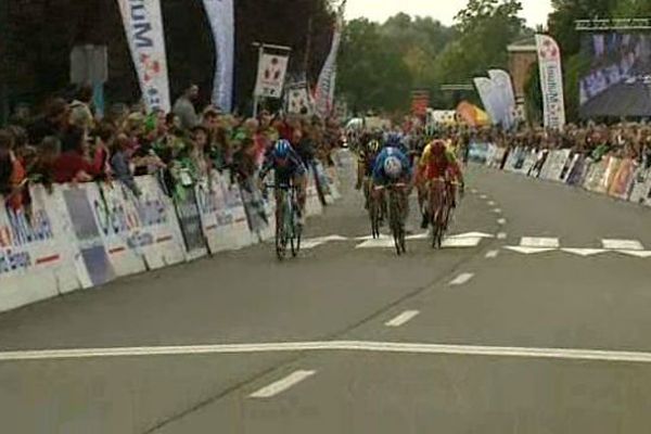 Le Norvégien Kristoffer Halvorsen a créé la surprise en remportant le sprint final à Isbergues.