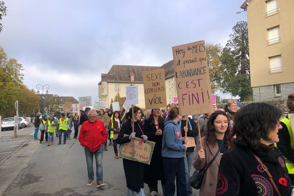 Une soixantaine de personnes a manifesté à Bellac contre les violences sexistes et sexuelles.