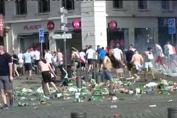 Affrontements entre russes et anglais le 11 juin sur le Vieux Port à Marseille 