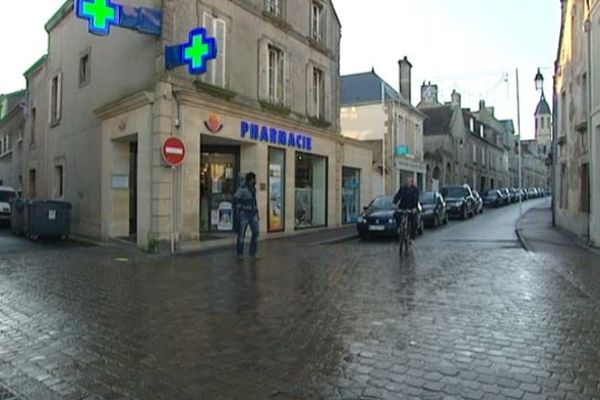 Le laboratoire Marette, mis en cause dans le décès de trois nourissons à chambréy, est situé dans le bâtiment de cette pharmacie à Courseulles-sur-Mer