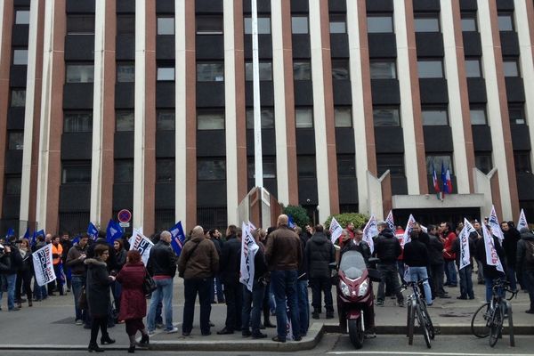 Le retour du matricule sur les uniforme ne passe pas chez les policiers en tenue.