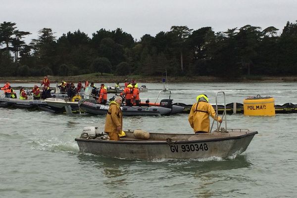 Exercice de lutte anti-pollution maritime à l'île Tudy et Loctudy