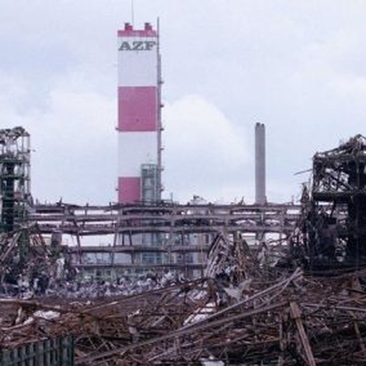 Catastrophe D Azf A Toulouse Un Livre Collectif Pointe La Responsabilite De Total