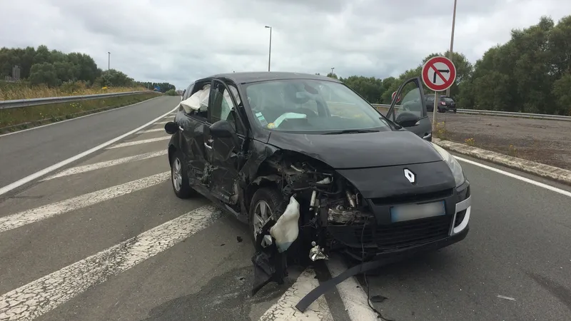 Un sosie de Batman tué… en voulant réparer sa Batmobile sur le bord d'une  route