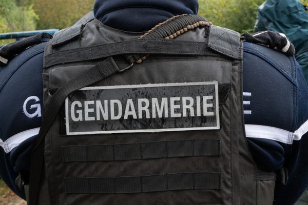 Les gendarmes ont été alertés ce mardi 7 janvier. Sur les lieux, ils ont découvert le corps d'un quadragénaire enterré.