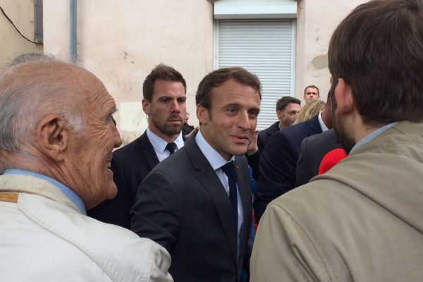 Emmanuel Macron a été interpellé dans la rue à son arrivée à Toulouse