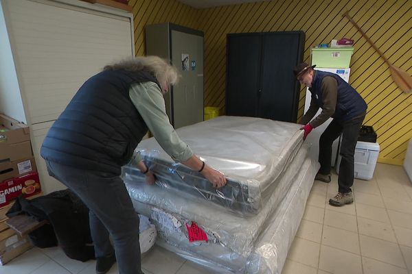 Dons de matelas du village olympique pour les sinistrés d'Annonay - 6/12/24