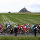 Les coureurs du Tour de France devant le Mont-Saint-Michel, le 2 juillet 2016.