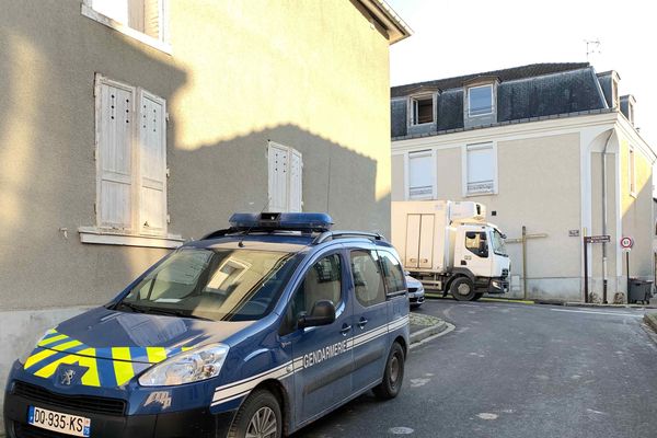 La gendarmerie travaille sur les lieux de l'incendie. Photo, Paul-Antoine Boudet