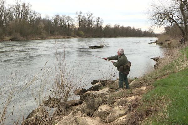 La pêche à la truite est ouverte depuis ce week-end dans l'Ain, et les garde-pêches veillent au grain.