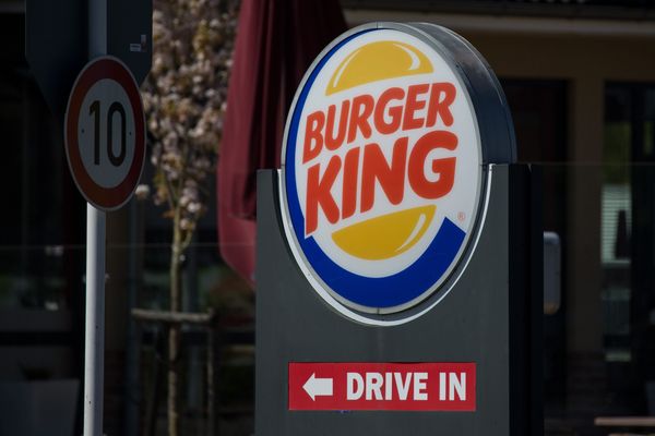 L'enseigne de fast-food veut ouvrir un restaurant dans la ville symbole du combat contre la malbouffe.