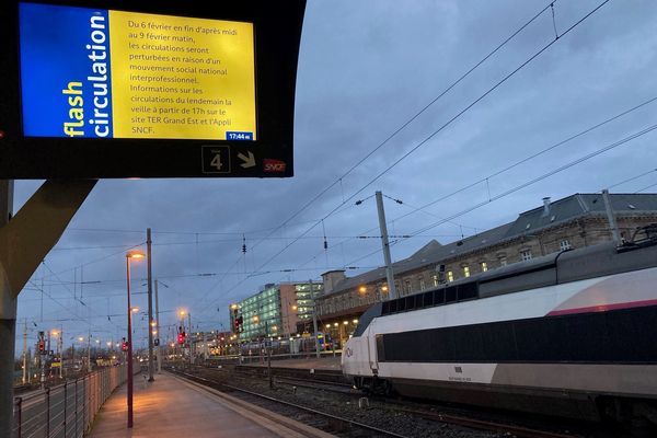 A La SNCF, le mouvement de grève est annoncé du lundi 6 février en soirée au jeudi 9 février le matin.