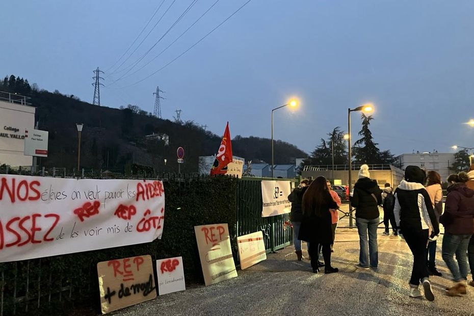 Teachers and Staff at Paul Vallon College in Givors on Strike for REP Classification and Improved Resources