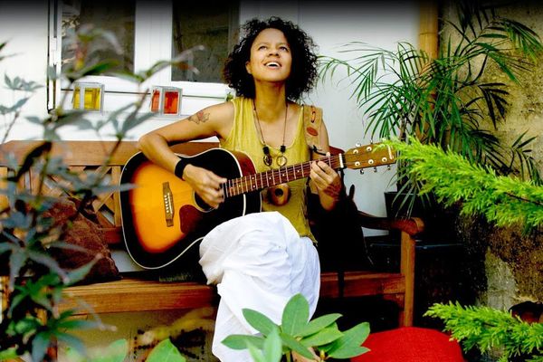 La chanteuse Alé Kâli se produira ce samedi 6 août au soir, à la place de la mairie de la Grande-Motte. 