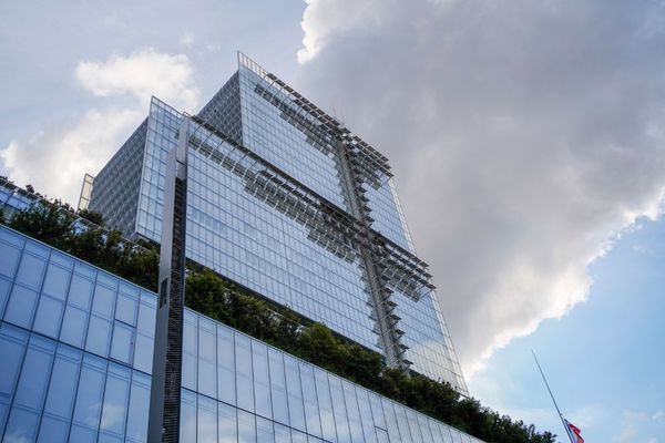 Trois personnes comparaissent devant le tribunal de Paris pour des jets de cocktails molotov sur la sous-préfecture de Sartène en 2020.