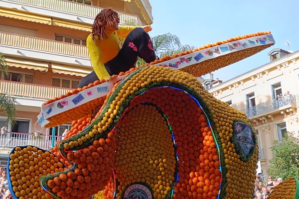 En plus de la citronneraie les visiteurs peuvent se rendre à la fête du citron de Menton