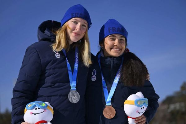 Agathe Margreither (FRA), Annette Coupat (FRA) médaillées aux jeux olympiques de la jeunesse 2024 en ski de fond.