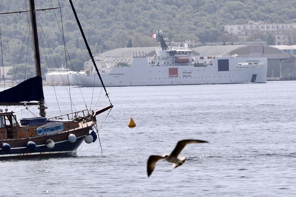 Rade Toulon (Var) : le nouveau navire câblier d'Orange Marine, le Sophie Germain, du nom d'une mathématicienne, physicienne et philosophe française du début du XIXème siècle, a été inauguré le 22 septembre à la Seyne-sur-Mer.