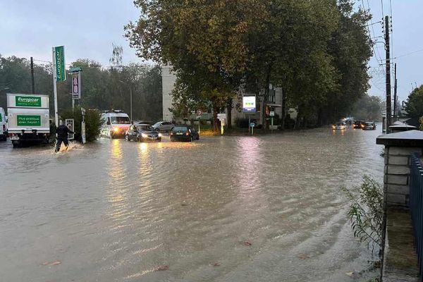 Les rues de Nogent-sur-Oise ont été inondées hier soir, jeudi 17 octobre 2024.