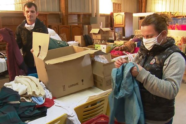 Les bénévoles et les compagnons d'Emmaüs  dans la Sarthe ne manquent pas d'activité pendant ce confinement.