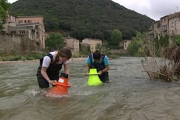 Lodève (Hérault) - les étudiants de Polytech Montpellier inventorient la Lergue au batiscope - 11 mai 2016.