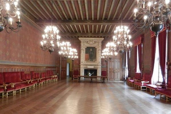 La salle des fêtes de l'Hôtel de Ville avant l'incendie