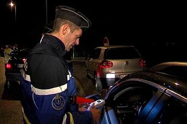 Contrôles d'alcoolémie par les gendarmes le 1er janvier 2014 à l'entrée de Caen