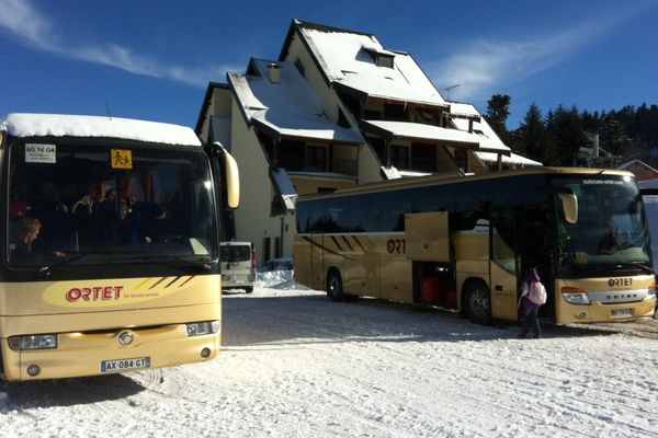 Les deux bus ont pris la route en début d'après-midi