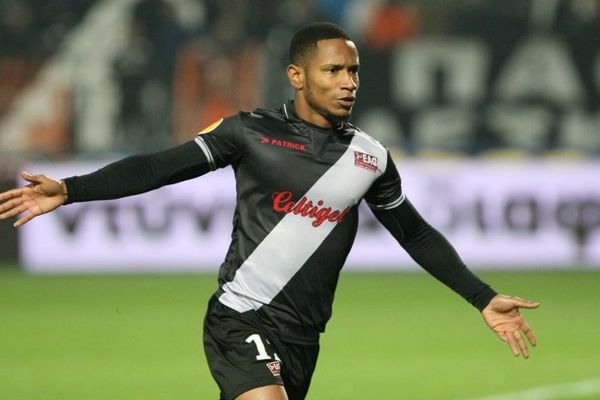 Claudio Beauvue, attaquant de l'EAG,  auteur d'un doublé face au PAOK Salonique ce jeudi 11/12/2014