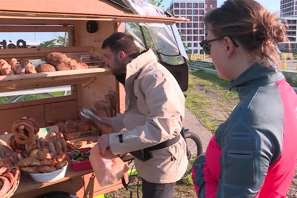 En version "mobile", le pétrin propose les mêmes produits qu'en magasin.