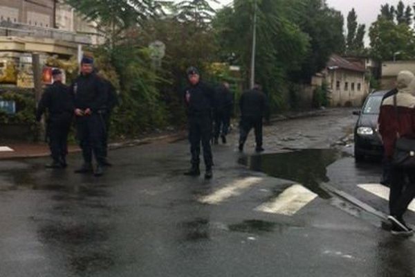 Les forces de l'ordre ont procédé à l'évacuation d'un bidonville de La Courneuve, où logeaient quelque 80 familles.