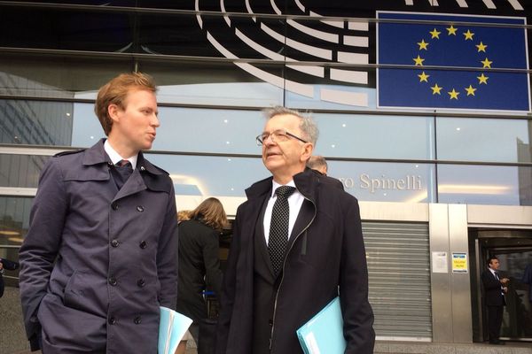 Les membres du Conseil Régional du Centre-Val de Loire devant le Parlement Européen